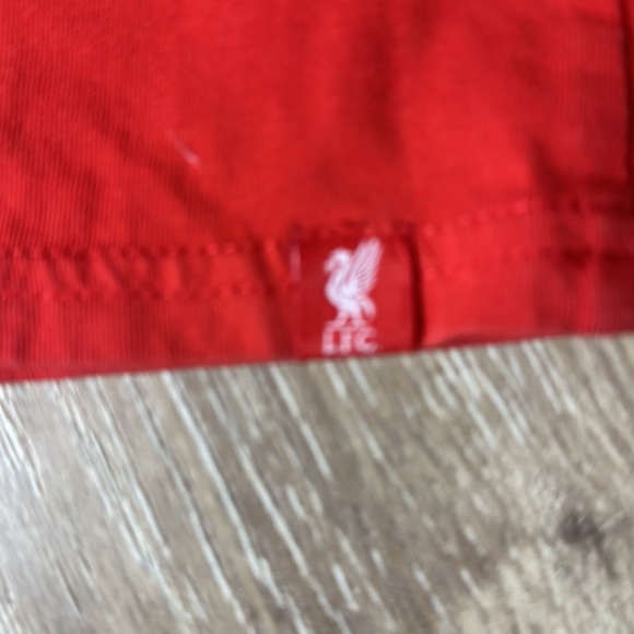 Official LFC Liverbird T-shirt - Sz 7-8 - Picture 3 of 5